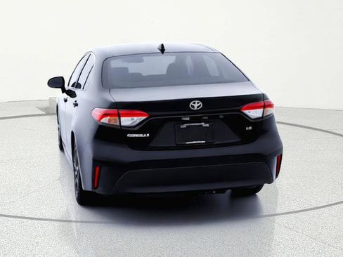 Used 2023 Toyota Corolla LE FWD image 4