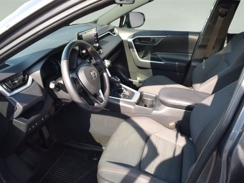 Used 2021 Toyota RAV4 SE w/ Weather & Moonroof Package AWD/4WD image 10