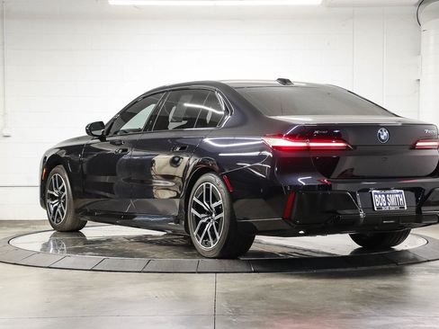 Used 2026 BMW 750e xDrive w/ Executive Package AWD/4WD image 4