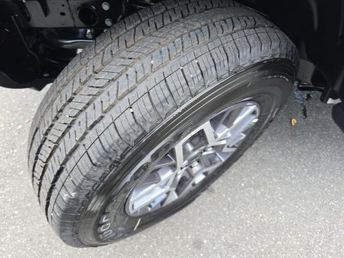 New 2025 Jeep Wrangler Unlimited Sahara AWD/4WD image 31
