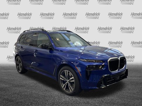 Used 2025 BMW X7 M60i image 2
