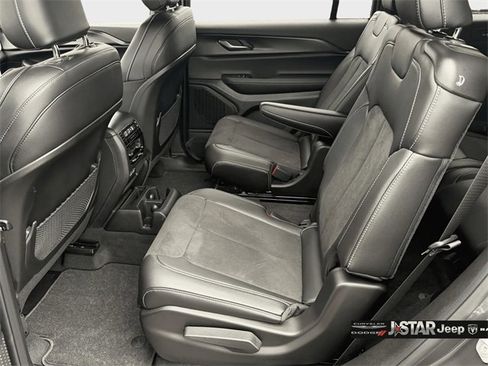 New 2025 Jeep Grand Cherokee L Laredo image 15