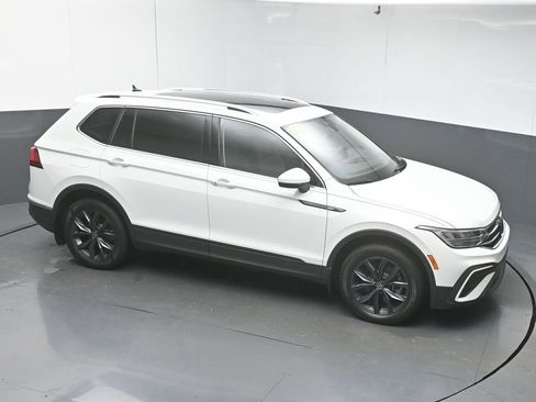 Used 2022 Volkswagen Tiguan SE image 41