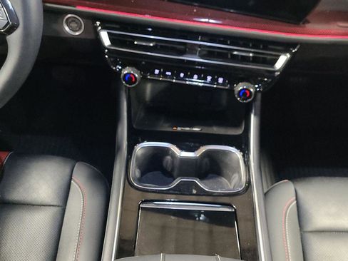 Used 2024 Chevrolet Traverse RS image 11