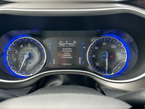 Used 2020 Chrysler Pacifica Touring-L FWD image 14