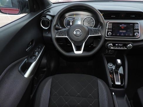 Used 2019 Nissan Kicks SV image 16