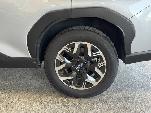 Used 2025 Subaru Forester Premium AWD/4WD image 23