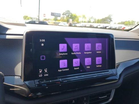 Used 2025 Volkswagen Atlas Cross Sport SEL image 19