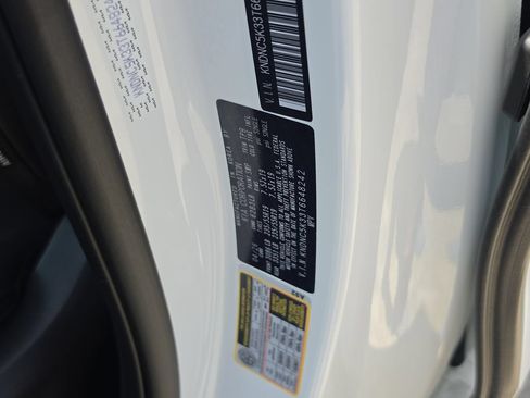 New 2026 Kia Carnival EX FWD image 34