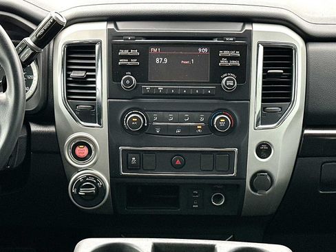 Used 2018 Nissan Titan SV AWD/4WD image 26