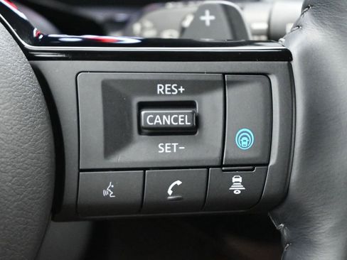 Used 2023 Nissan Pathfinder Platinum FWD image 9