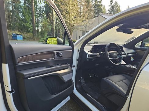 New 2026 Cadillac Vistiq Sport image 15