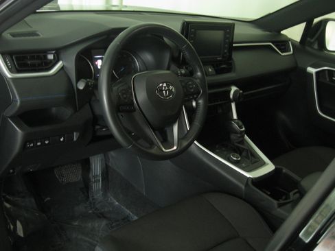 Used 2022 Toyota RAV4 SE w/ SE Grade Weather Package image 8