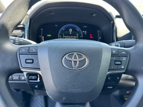 Used 2025 Toyota Camry LE FWD image 28