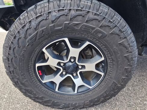 Used 2015 Jeep Wrangler Unlimited Rubicon w/ Connectivity Group image 11