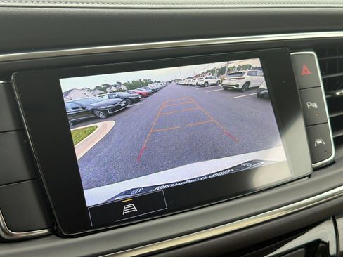 Used 2023 Buick Enclave Essence FWD image 17