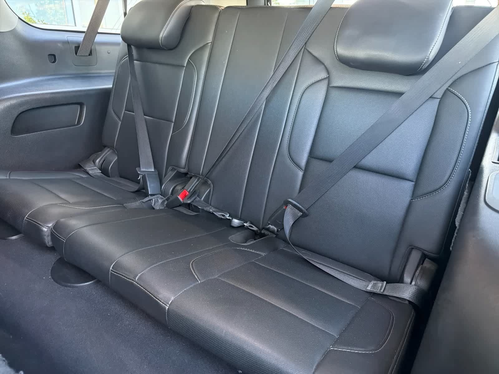 Used 2019 Chevrolet Suburban Premier AWD/4WD image 16