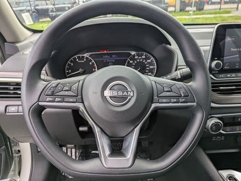 Used 2025 Nissan Altima 2.5 SV FWD image 22