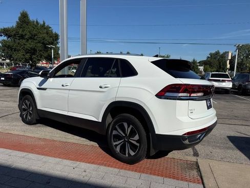Certified 2024 Volkswagen Atlas Cross Sport SE AWD/4WD image 4