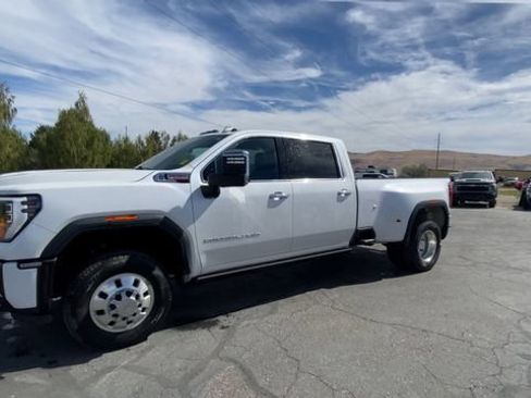 Used 2024 GMC Sierra 3500 Denali w/ Technology Package AWD/4WD image 4