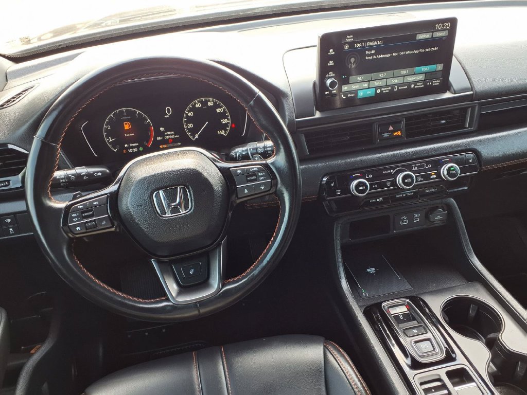 Used 2025 Honda Pilot TrailSport image 14