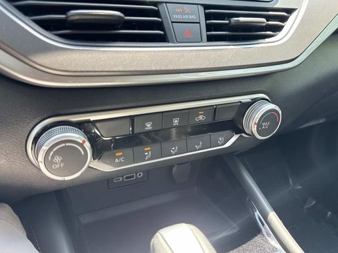 Used 2023 Nissan Altima 2.5 SR FWD image 23