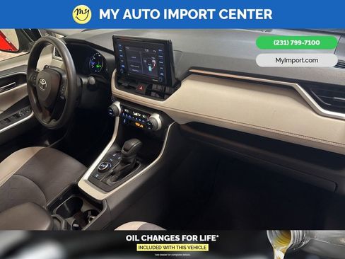 Used 2020 Toyota RAV4 XLE image 31