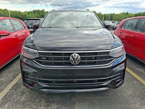 Used 2023 Volkswagen Tiguan SE R-Line AWD/4WD image 2