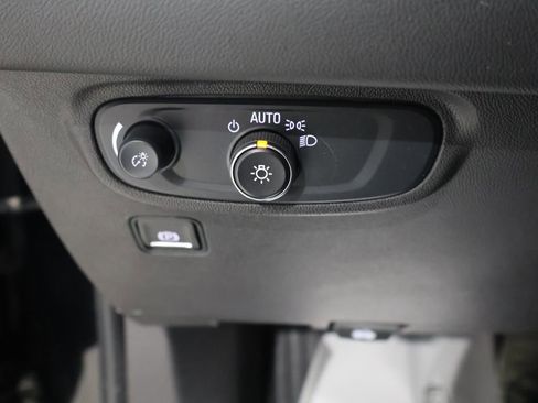 Used 2024 GMC Terrain SLE image 36