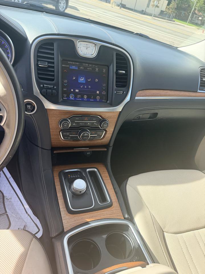 Used 2015 Chrysler 300 C Platinum w/ Light Group RWD image 11