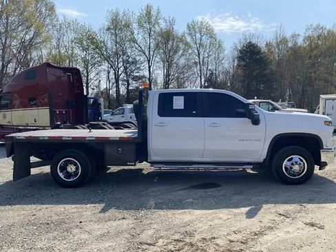 Used 2024 Chevrolet Silverado 3500 LT w/ Convenience Package image 5