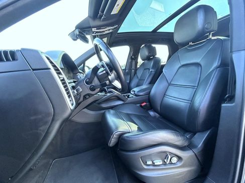 Used 2021 Porsche Cayenne AWD/4WD image 10