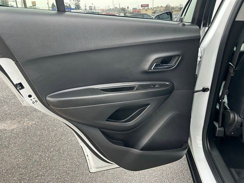 Used 2022 Chevrolet Trax LT w/ LT Convenience Package image 30