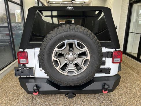 Used 2015 Jeep Wrangler Rubicon w/ Power Convenience Group image 3