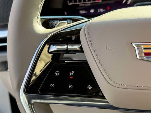 Used 2026 Cadillac Escalade Platinum Sport w/ LPO, ONYX Package image 33