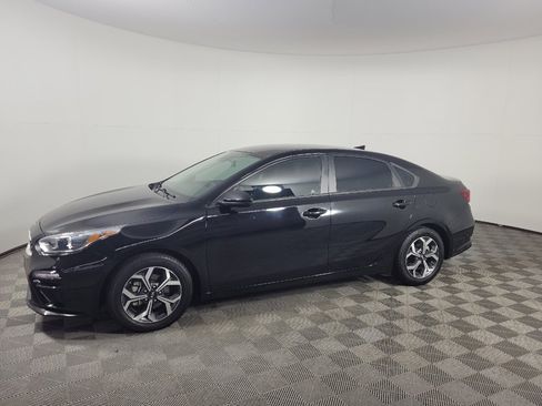 Used 2021 Kia Forte LXS FWD image 2