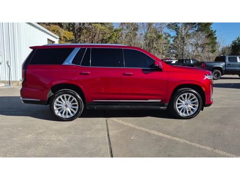 Used 2023 Cadillac Escalade Premium Luxury RWD image 9