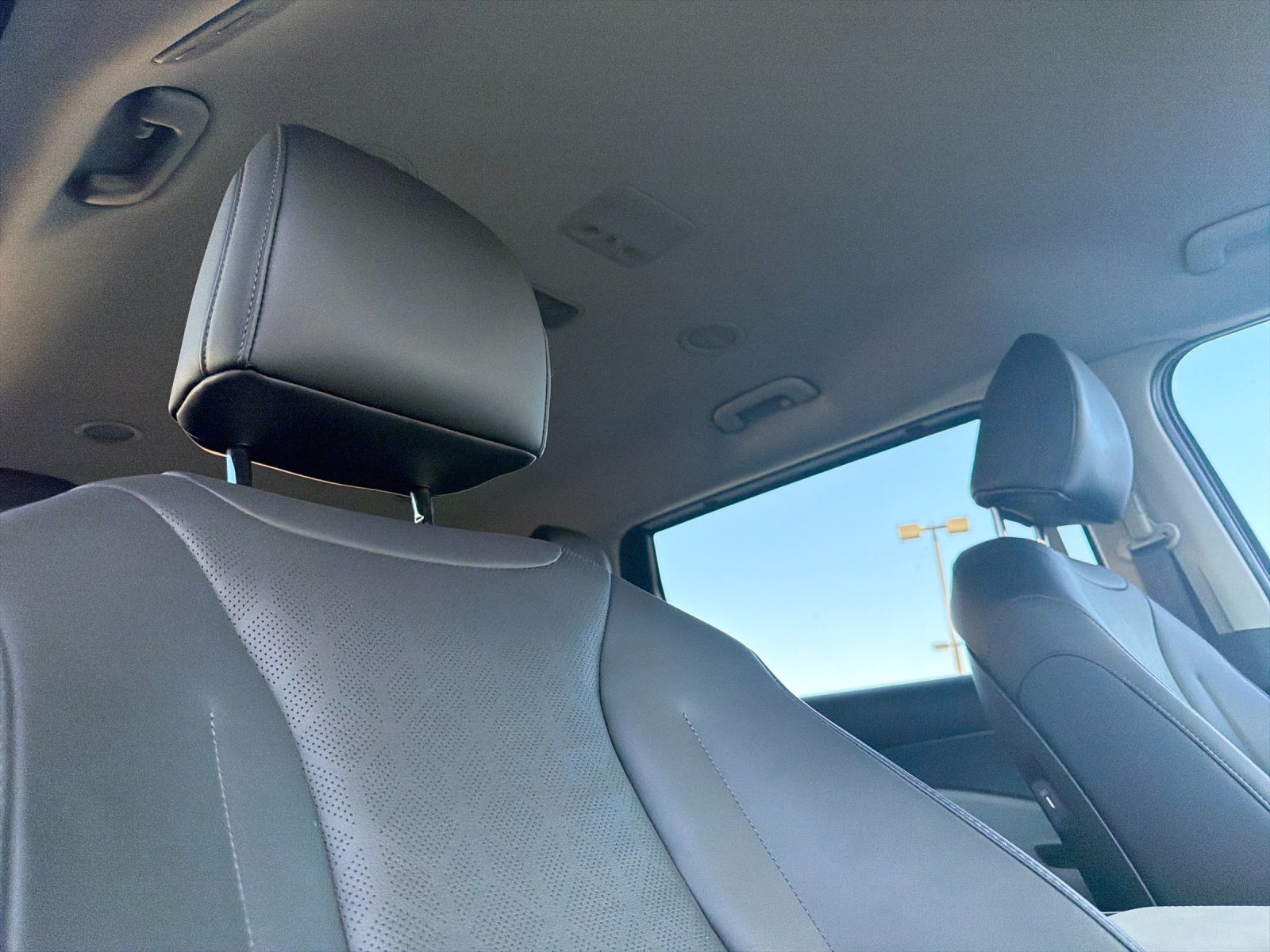 Used 2024 Kia Carnival LX FWD image 16