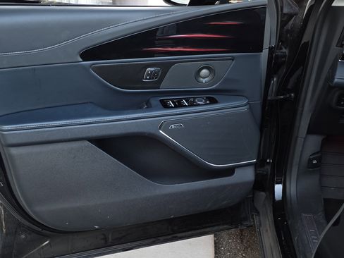 Used 2024 Lincoln Nautilus Reserve w/ Equipment Group 202A image 10