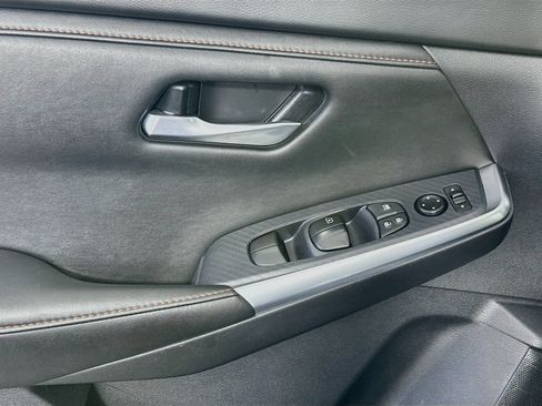 Used 2025 Nissan Sentra SR FWD image 15