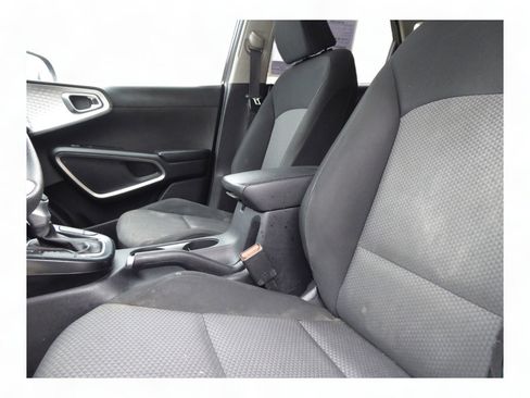 Used 2020 Kia Soul LX image 12