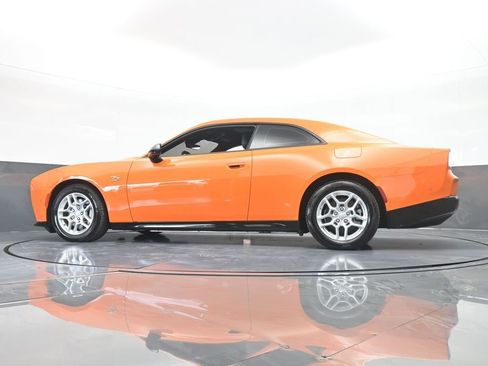 Used 2025 Dodge Charger R/T w/ Sun & Sound Package image 59