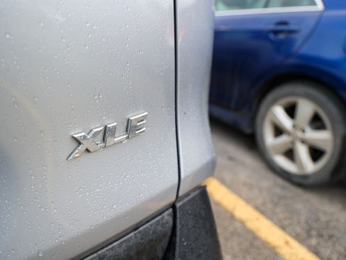 Used 2021 Toyota RAV4 XLE w/ Convenience Package FWD image 12
