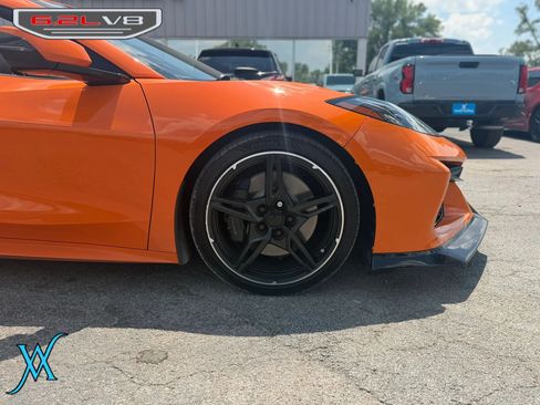 Used 2022 Chevrolet Corvette Stingray Convertible w/ Z51 Performance Package RWD image 11