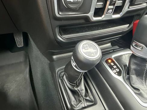 Used 2022 Jeep Wrangler Unlimited Sahara w/ Cold Weather Group AWD/4WD image 21