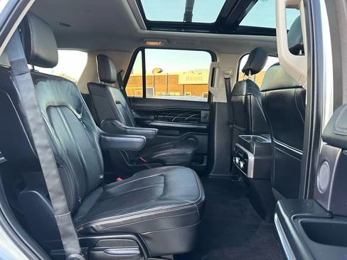 Used 2019 Ford Expedition Platinum image 32