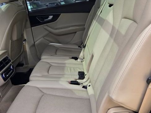 Used 2017 Audi Q7 3.0T Premium Plus w/ Premium Plus Package image 38