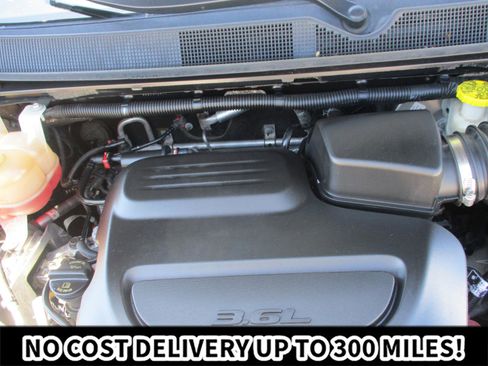 Used 2020 Chrysler Pacifica Touring-L FWD image 29