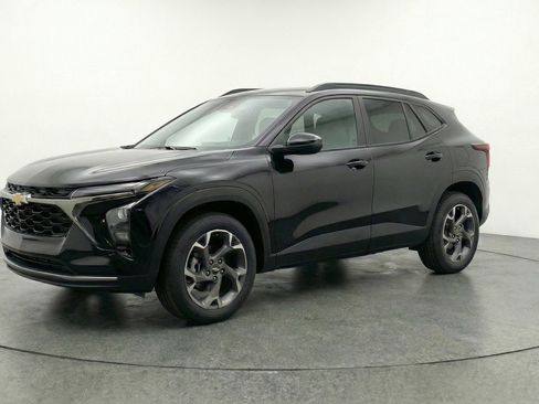 Used 2025 Chevrolet Trax LT image 3