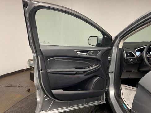 Used 2020 Ford Edge Titanium image 10